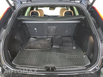 2019 Volvo XC60 T6 Momentum – miniatura 16