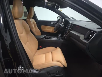 2019 Volvo XC60 T6 Momentum – miniatura 8