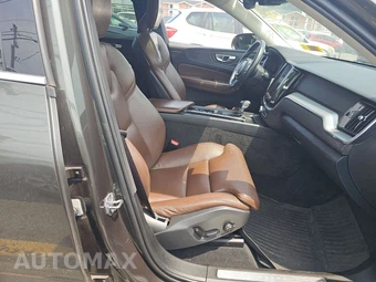 2019 Volvo XC60 T6 Momentum – miniatura 8