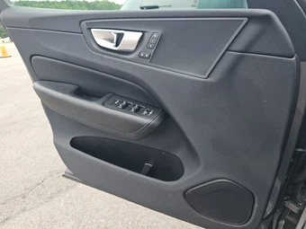 2019 Volvo XC60 T6 Momentum - miniatura 9