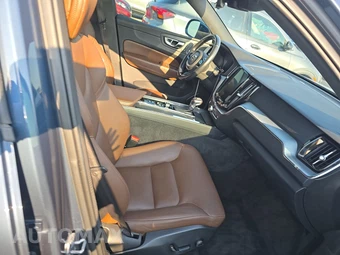 2019 Volvo XC60 T6 Momentum - miniatura 8