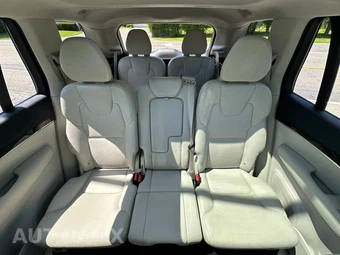 2019 Volvo XC90 T6 Momentum - miniatura 17