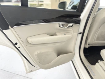 2019 Volvo XC90 T6 Momentum - miniatura 25