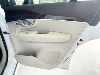 2019 Volvo XC90 T6 Momentum - miniatura 29