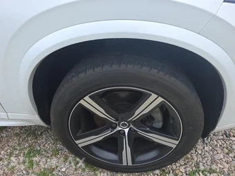 2019 Volvo XC90 T6 R-Design – miniatura 9