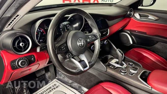 2020 Alfa Romeo Giulia Ti – miniatura 13