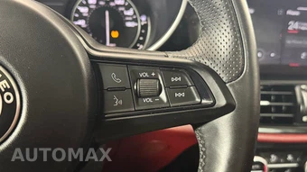 2020 Alfa Romeo Giulia Ti – miniatura 17