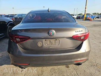 2020 Alfa Romeo Giulia – miniatura 3
