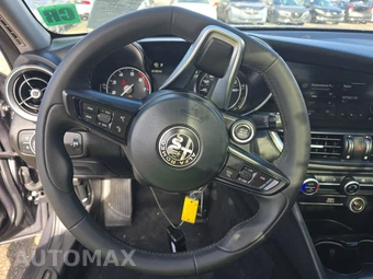 2020 Alfa Romeo Giulia – miniatura 10