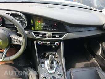 2020 Alfa Romeo Giulia – miniatura 10