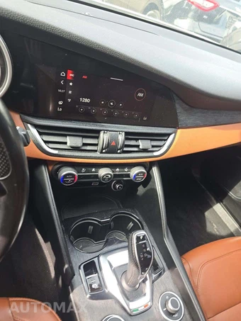 2020 Alfa Romeo Giulia – miniatura 10
