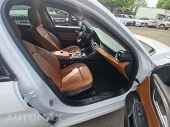 2020 Alfa Romeo Giulia – miniatura 18