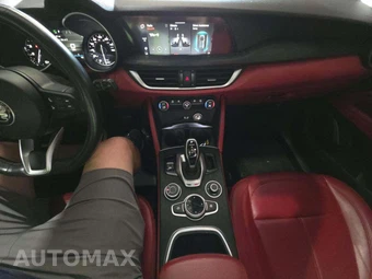 2020 Alfa Romeo Stelvio Sport - miniatura 5