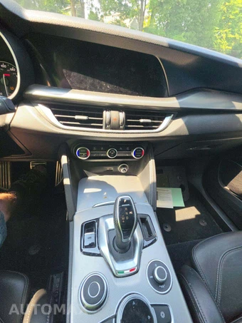 2020 Alfa Romeo Stelvio Ti Sport – miniatura 10
