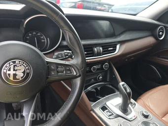 2020 Alfa Romeo Stelvio – miniatura 11
