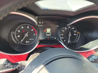 2020 Alfa Romeo Stelvio – miniatura 9