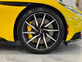 2020 Aston Martin DB11 V8 Coupe - miniatura 11