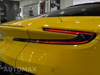 2020 Aston Martin DB11 V8 Coupe - miniatura 8
