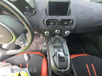 2020 Aston Martin Vantage - miniatura 10
