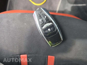 2020 Aston Martin Vantage - miniatura 8