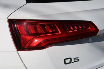 2020 Audi Q5 Titanium Premium – miniatura 11