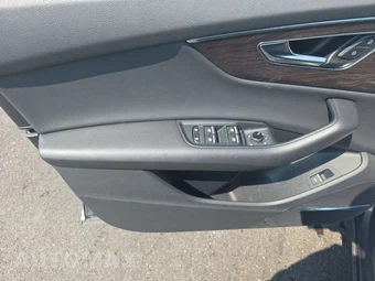 2020 Audi Q8 Premium Plus – miniatura 9