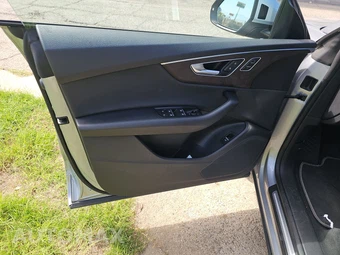 2020 Audi Q8 Premium – miniatura 9