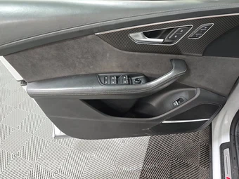 2020 Audi RS Q8 - miniatura 9