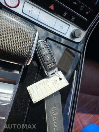 2020 Audi S8 – miniatura 8