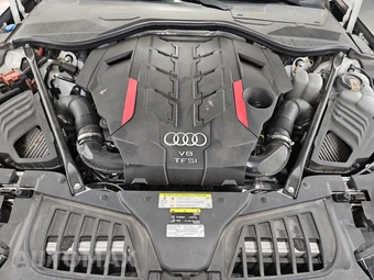 2020 Audi S8 - miniatura 15