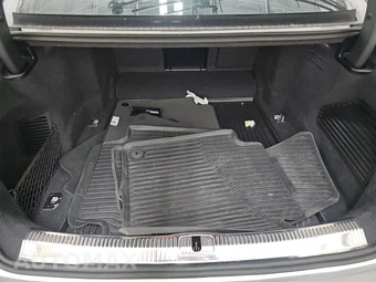2020 Audi S8 - miniatura 16