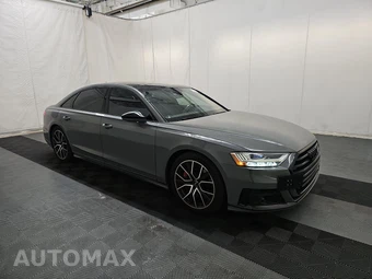 2020 Audi S8 - miniatura 3