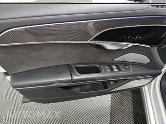 2020 Audi S8 - miniatura 9