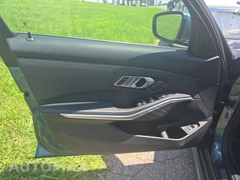 2020 BMW 3 Series Sedan 330i xDrive - miniatura 9