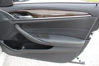 2020 BMW 5 Series Sedan 530i xDrive - miniatura 31