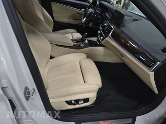 2020 BMW 5 Series Sedan 530i xDrive - miniatura 8