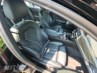 2020 BMW 5 Series Sedan 530i xDrive - miniatura 8