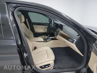 2020 BMW 5 Series Sedan M550i xDrive - miniatura 8