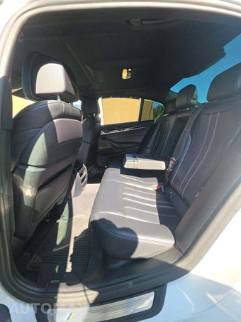 2020 BMW 5 Series Sedan M550i xDrive - miniatura 10