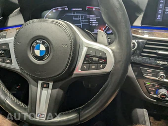 2020 BMW 5 Series Sedan M550i xDrive - miniatura 32