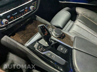 2020 BMW 5 Series Sedan M550i xDrive - miniatura 38