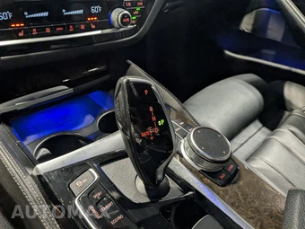 2020 BMW 5 Series Sedan M550i xDrive - miniatura 40