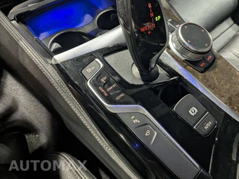 2020 BMW 5 Series Sedan M550i xDrive - miniatura 41