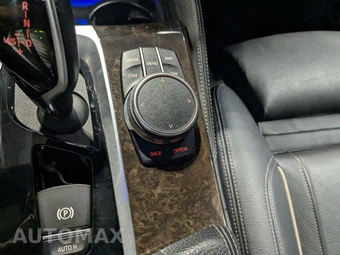 2020 BMW 5 Series Sedan M550i xDrive - miniatura 42