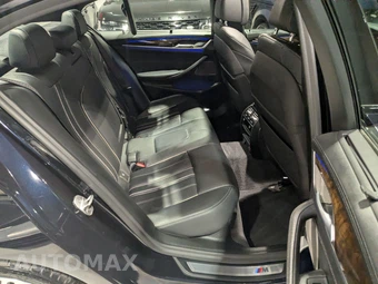 2020 BMW 5 Series Sedan M550i xDrive - miniatura 54