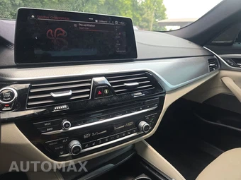 2020 BMW 5 Series Sedan M550i xDrive - miniatura 11