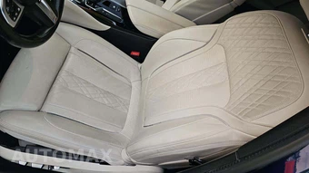2020 BMW 5 Series Sedan M550i xDrive - miniatura 24