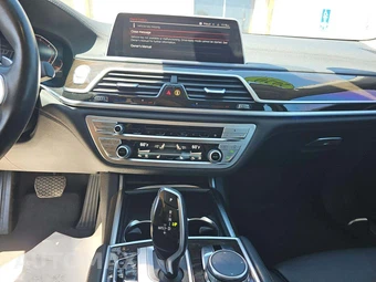 2020 BMW 7 Series Sedan 740i - miniatura 7