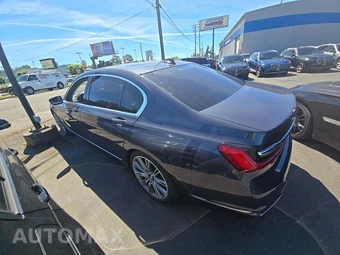 2020 BMW 7 Series Sedan 740i - miniatura 2