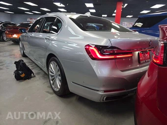 2020 BMW 7 Series Sedan 740i - miniatura 2